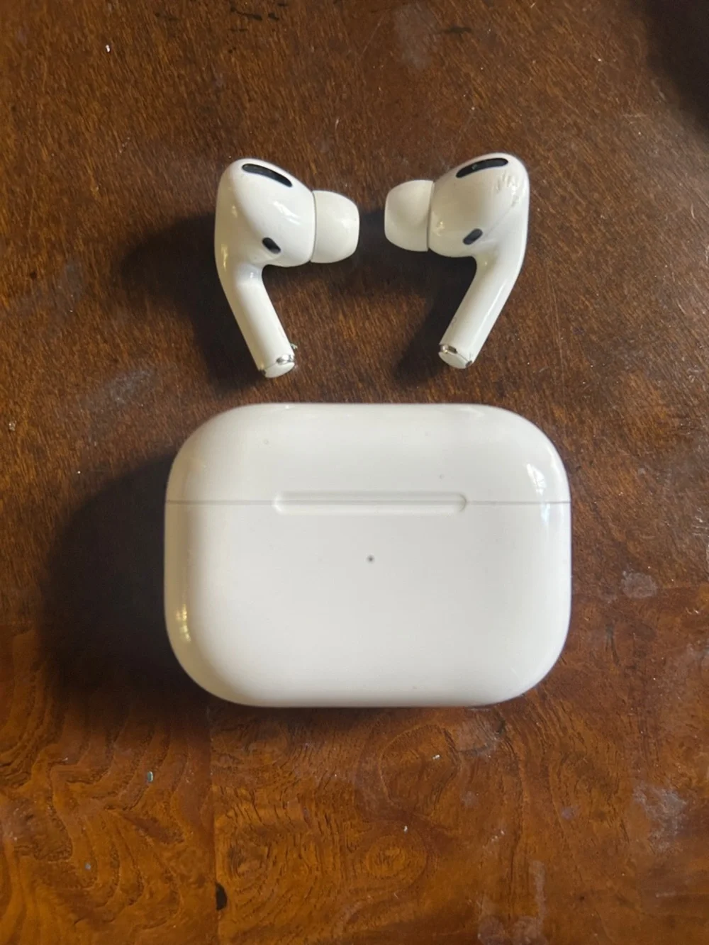 Apple AirPods Pro Earbuds White Charging Case UNABLE to pair with Bluetooth